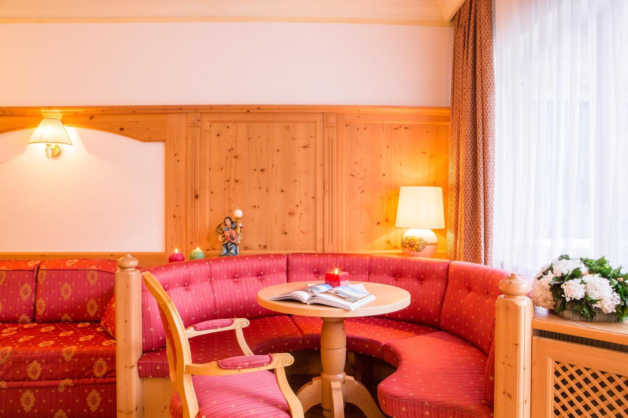 Dolomites Wellness Hotel Savoy La Villa  Exterior photo