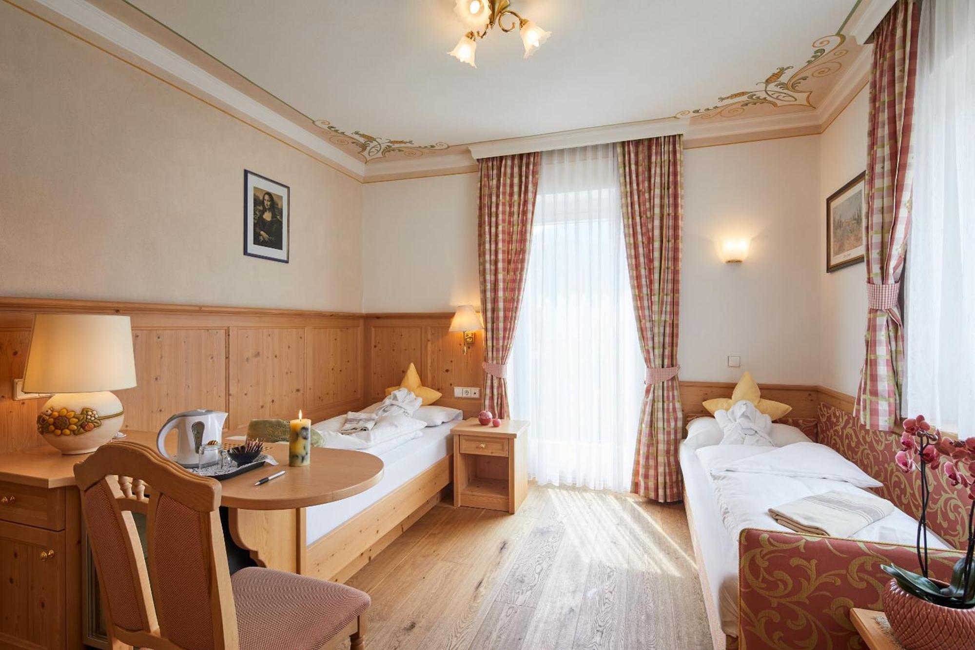 Dolomites Wellness Hotel Savoy La Villa  Room photo
